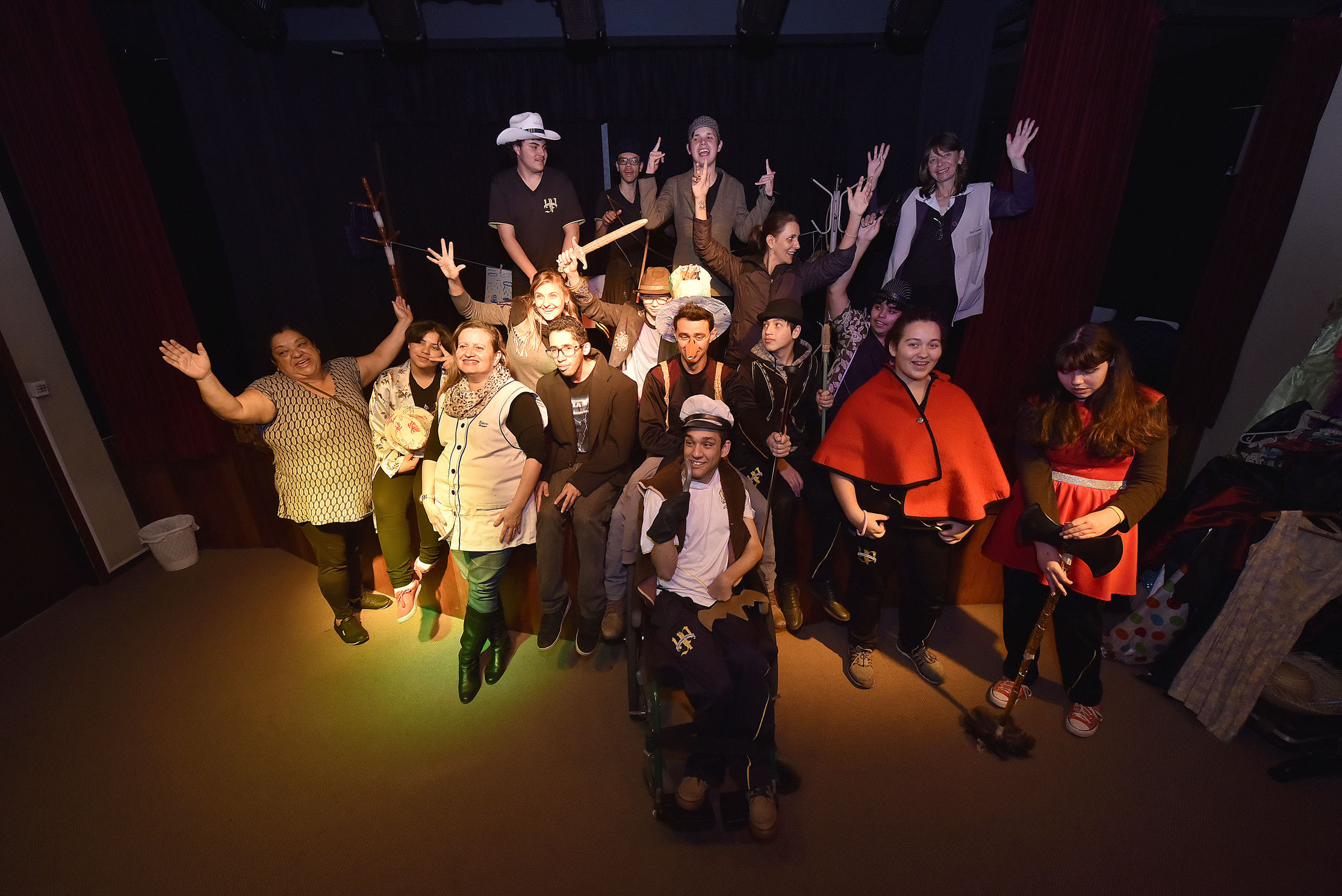 Alunos da Escola Estadual Ivone Pimentel durante circuito artístico promovido pelo Educativo do CJAP.