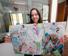 Aluna de desenho do Centro Juvenil de Artes Plásticas é vencedora paranaense de concurso internacional. Anderson Tozato/SEEC