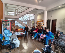 Projeto do Centro Juvenil de Artes Plásticas capacita futuros professores no ensino de artes. Foto: CJAP
