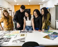Alunos do Centro Juvenil de Artes Plásticas são classificados em concurso da Polônia. Fotos: Kraw Penas/SEEC