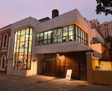 A fachada do CJAP; espaço fica no centro de Curitiba. 