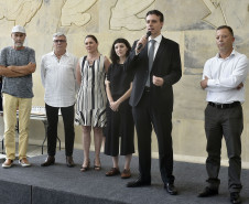 O diretor do Centro Jvenil de Artes, Luiz Gustavo Vidal Pinto, na premiação do Concurso de Desenho. Curitiba, 12 de novembro de 2019. 