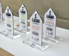 Troféus entregues na premiação do Concurso de Desenho do Centro Juvenil de Artes. Curitiba, 12 de novembro de 2019.