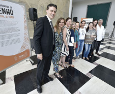 A equipe do Centro Juvenil de Artes na premiação do Concurso de Desenho do Centro Juvenil de Artes. Curitiba, 12 de novembro de 2019.