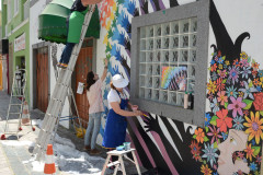Alunos do CJAP pintam muro com mensagens de paz
