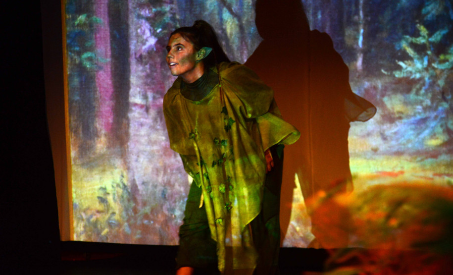 Turma de teatro do Centro Juvenil de Artes Plásticas se apresenta no Miniauditório do Teatro Guaíra