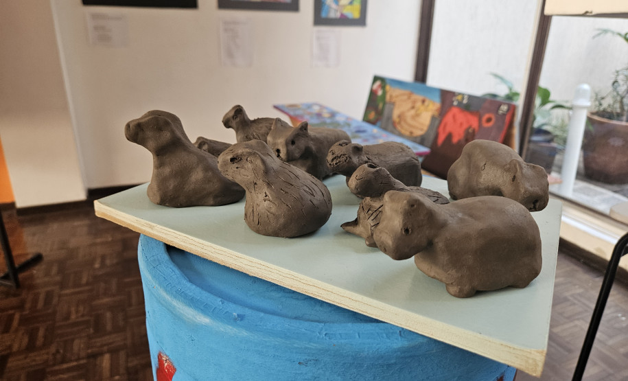 Alunos do Centro Juvenil de Artes Plásticas homenageiam Curitiba nos seus 332 anos Foto: Helena Godoy/SEEC