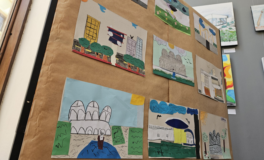 Alunos do Centro Juvenil de Artes Plásticas homenageiam Curitiba nos seus 332 anos Foto: Helena Godoy/SEEC