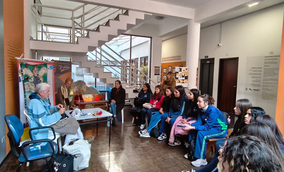 Projeto do Centro Juvenil de Artes Plásticas capacita futuros professores no ensino de artes. Foto: CJAP