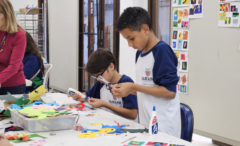 Centro Juvenil de Artes Plásticas oferece vivência artística à escolas. Foto: Helena Godoy/SEEC