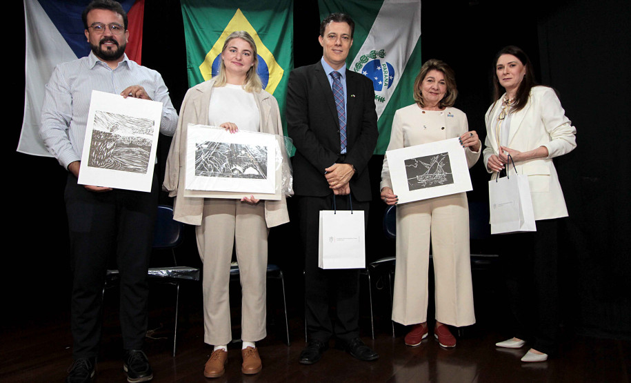 Alunos do CJAP recebem certificação internacional da República Tcheca. Foto: Anderson Tozato/SEEC