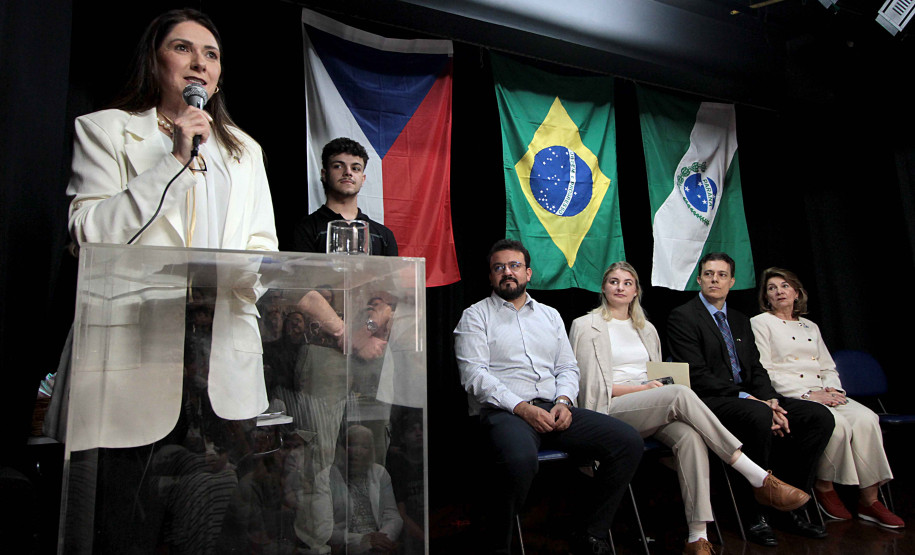 Alunos do CJAP recebem certificação internacional da República Tcheca. Foto: Anderson Tozato/SEEC
