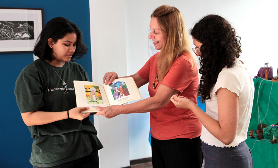Professora e alunas de desenho avançado do CJAP são selecionadas no Concurso de Ilustração do Sesc. Foto: Anderson Tozato/SEEC