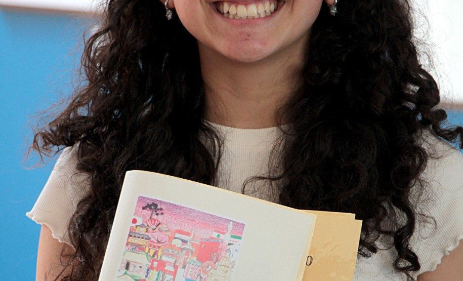 Professora e alunas de desenho avançado do CJAP são selecionadas no Concurso de Ilustração do Sesc. Foto: Anderson Tozato/SEEC