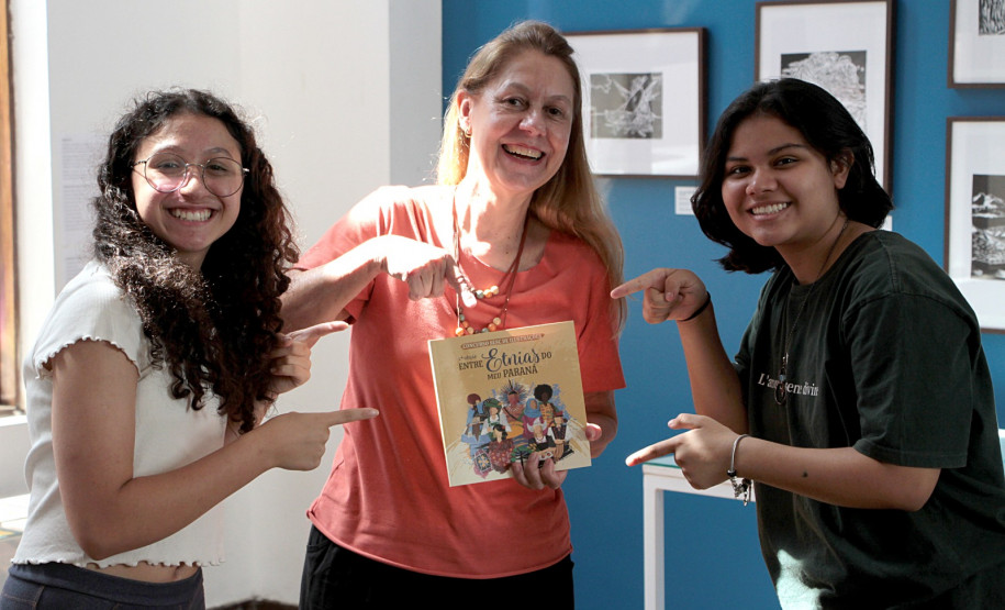 Professora e alunas de desenho avançado do CJAP são selecionadas no Concurso de Ilustração do Sesc. Foto: Anderson Tozato/SEEC