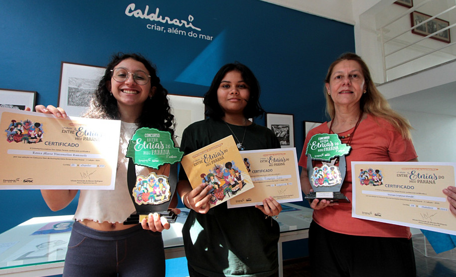 Professora e alunas de desenho avançado do CJAP são selecionadas no Concurso de Ilustração do Sesc. Foto: Anderson Tozato/SEEC