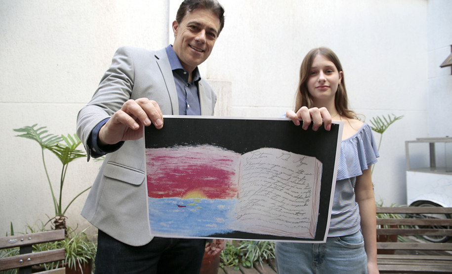 Aluna e diretor do Centro Juvenil de Artes Plásticas são destaque em concurso internacional. Foto: Anderson Tozato/SEEC