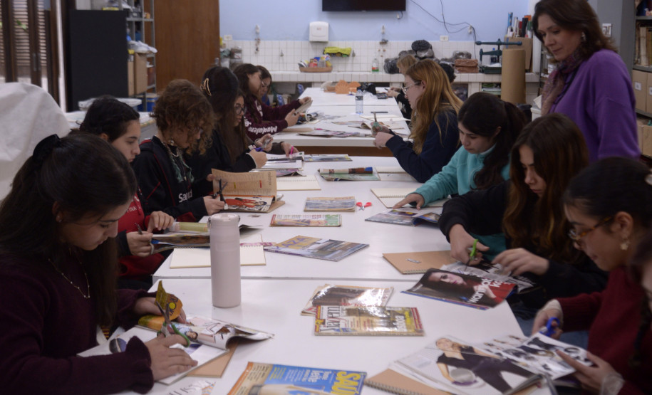 Oficinas abertas de crochê e arte têxtil acontecem em outubro no Centro Juvenil de Artes Plásticas. Foto: Anderson Tozato/SEEC