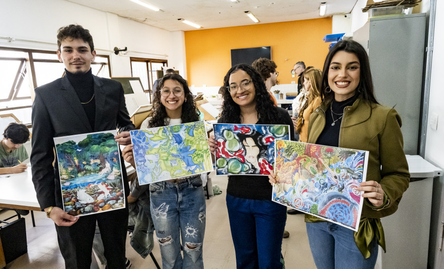 Alunos do Centro Juvenil de Artes Plásticas são classificados em concurso da Polônia. Fotos: Kraw Penas/SEEC