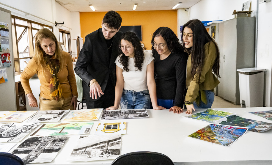 Alunos do Centro Juvenil de Artes Plásticas são classificados em concurso da Polônia. Fotos: Kraw Penas/SEEC