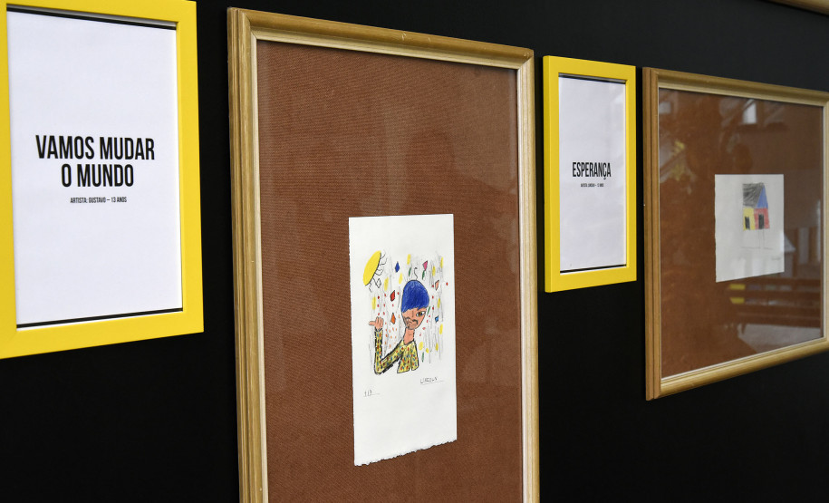 Exposição "Voz" traz gravuras e escritas de crianças e adolescentes acolhidas pela Cada do Piá I, em Curitiba.