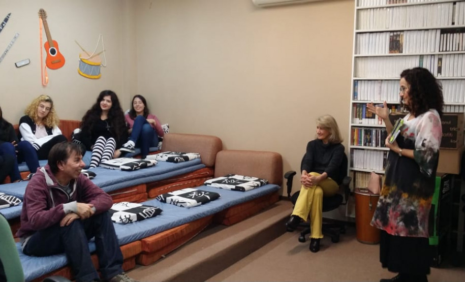 Oficina de poesia com Priscila Prado A poetiza e fotógrafa Priscila Prado conduziu uma oficina de poesia com os estudantes do CJAP nesta quarta-feira (12/06). Mais duas oficinas ocorrem no CJAP: dias 28/06 e 05/07.