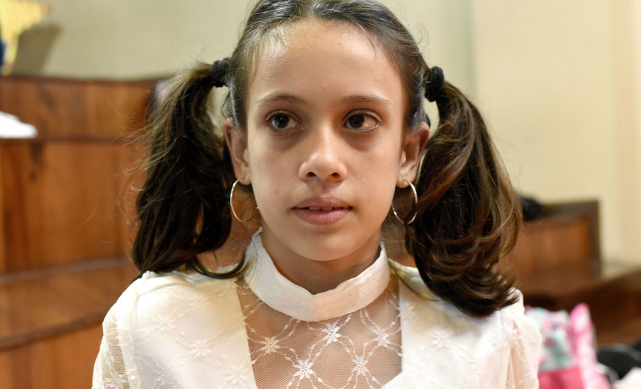 Maria Alice de Almeida, de 12 anos,é Anna Elfrida.
