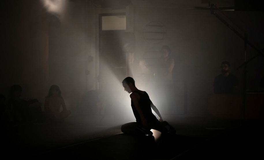 Espetáculo Vário Performance de dança e música com participação da plateia