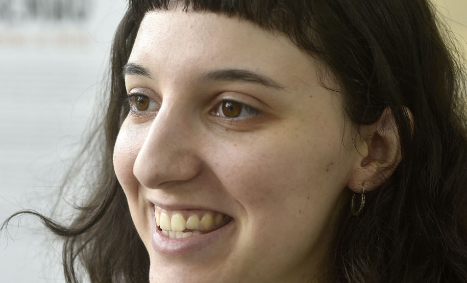 Jurada do concurso, a artista plástica Luiza Urban, na premiação do Concurso de Desenho do Centro Juvenil de Artes. Curitiba, 12 de novembro de 2019.