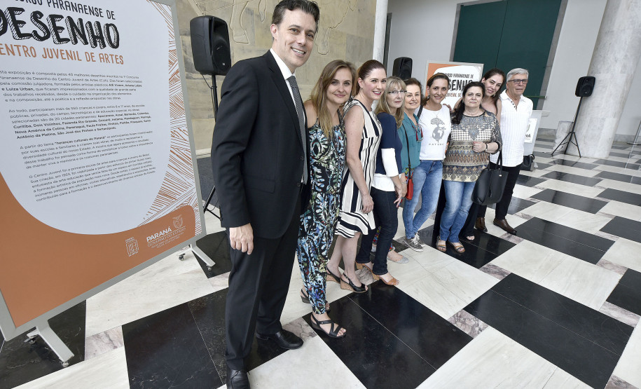 A equipe do Centro Juvenil de Artes na premiação do Concurso de Desenho do Centro Juvenil de Artes. Curitiba, 12 de novembro de 2019.