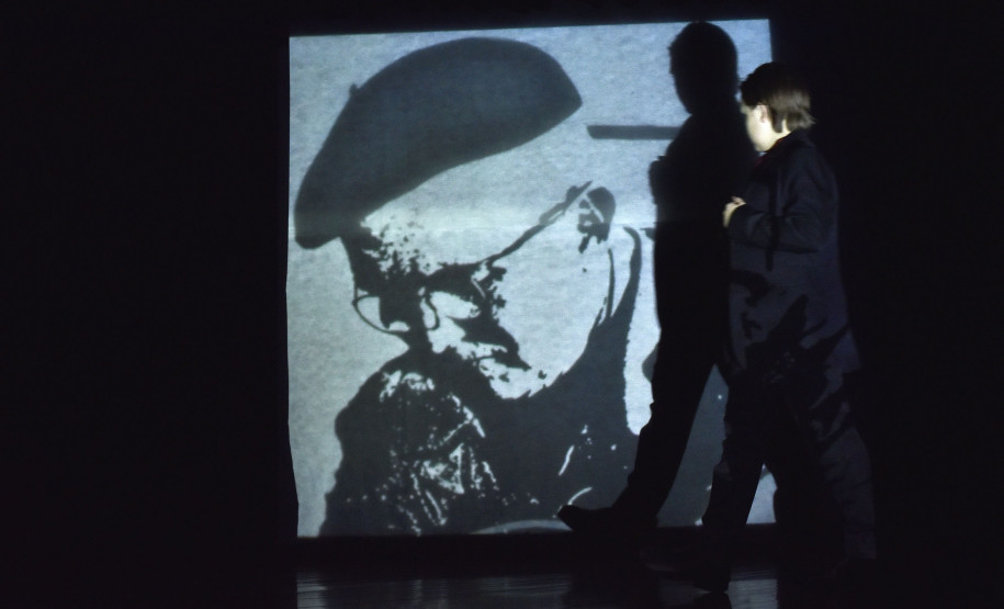 A vida de Guido Viaro encenada por crianças no Centro Juvenil de Artes