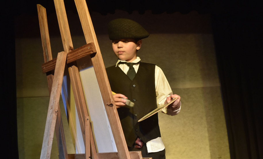 A vida de Guido Viaro encenada por crianças no Centro Juvenil de Artes