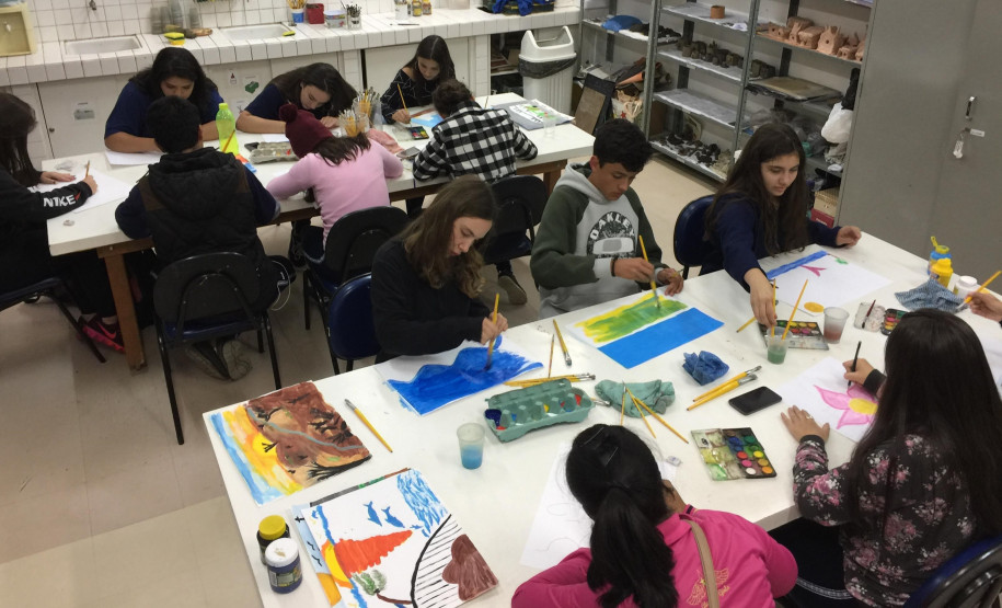 Parceria CJA e IEPPEP Alunos do Instituto de Educação do Paraná durante curso no Centro Juvenil de Artes.
