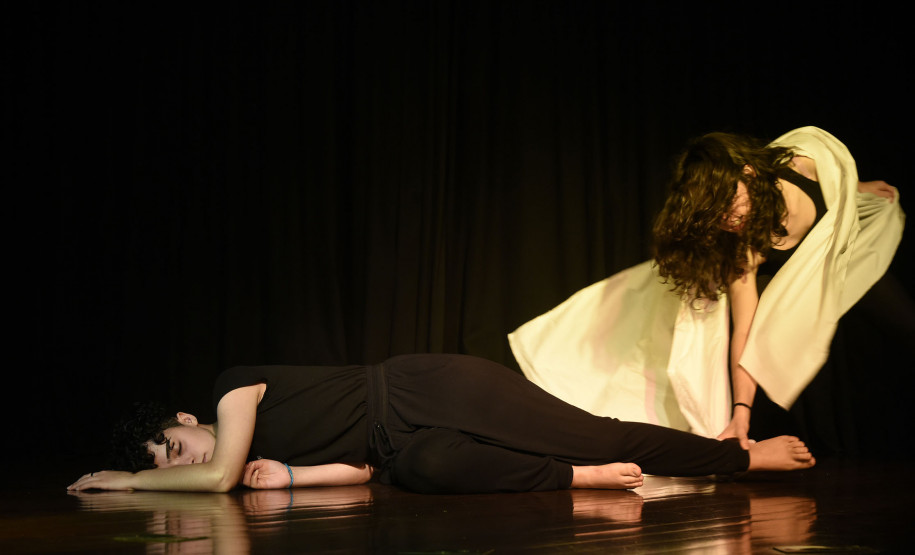 Cena da peça Insignificâncias