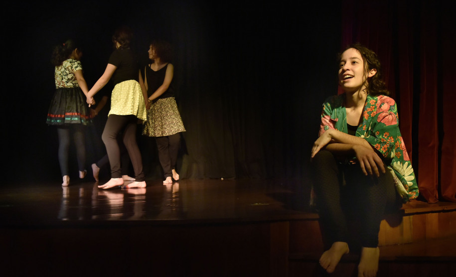 Cena da peça Insignificâncias.